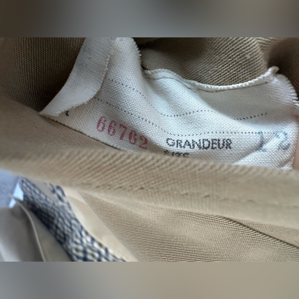 Vintage Aquascutum London Trench Coat | Classic Beige | Checked Lining - Picture 17 of 17